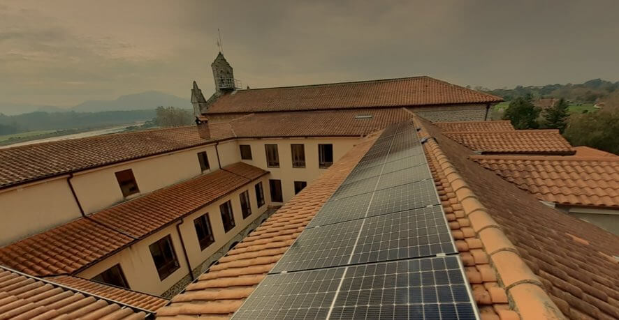 placas solares del autoconsumo del monasterio de Suesa en Cantabria