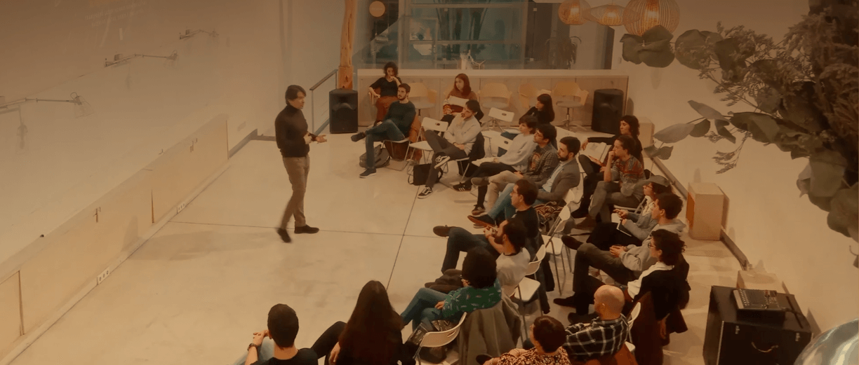 sesión de Mario Sanchez Herrero en escuela de activismo Ecooo